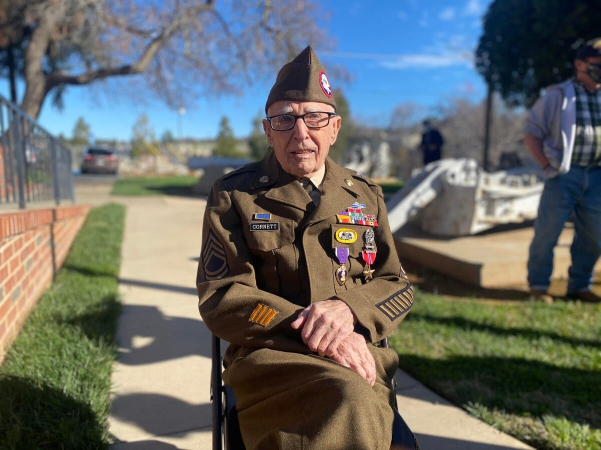 99-year-old WWII veteran finally gets his medals