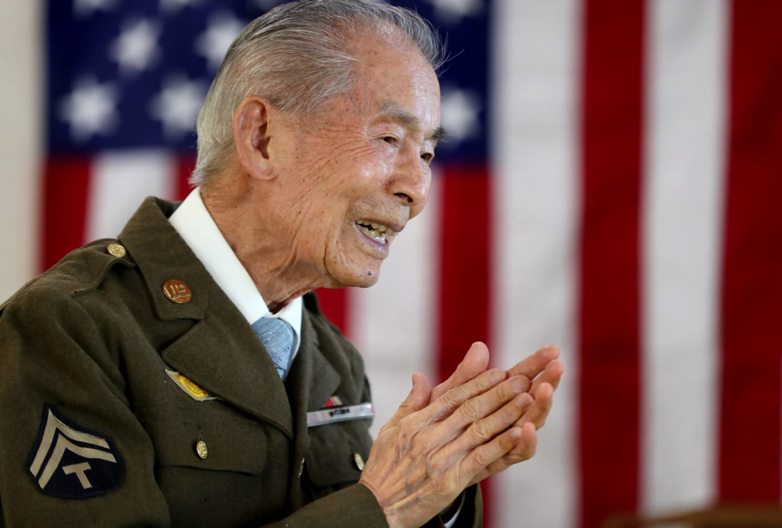 WWII Veteran presented Chinese American WWII Veteran Congressional Gold Medal