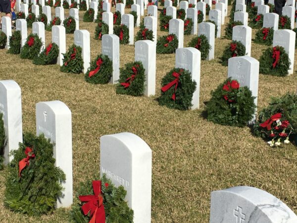 wreaths on veteran graves (Photo: Public Domain)