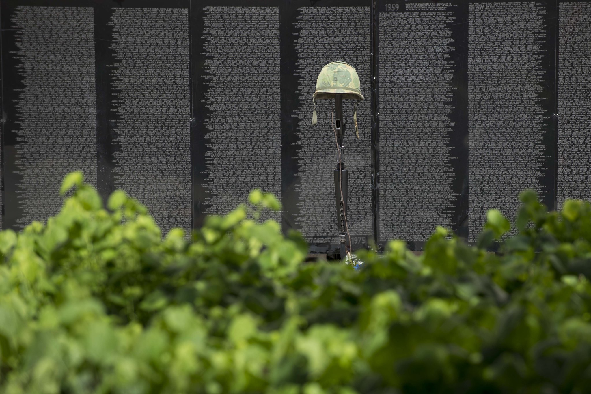 “The Wall That Heals,” a Vietnam Veteran Memorial Replica, Is Open for ...